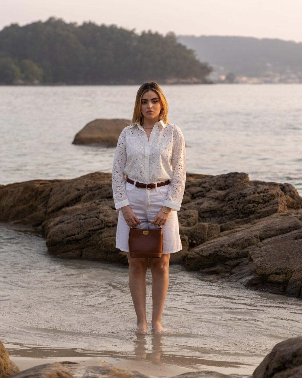 WHITE ISLE - Imagen 2